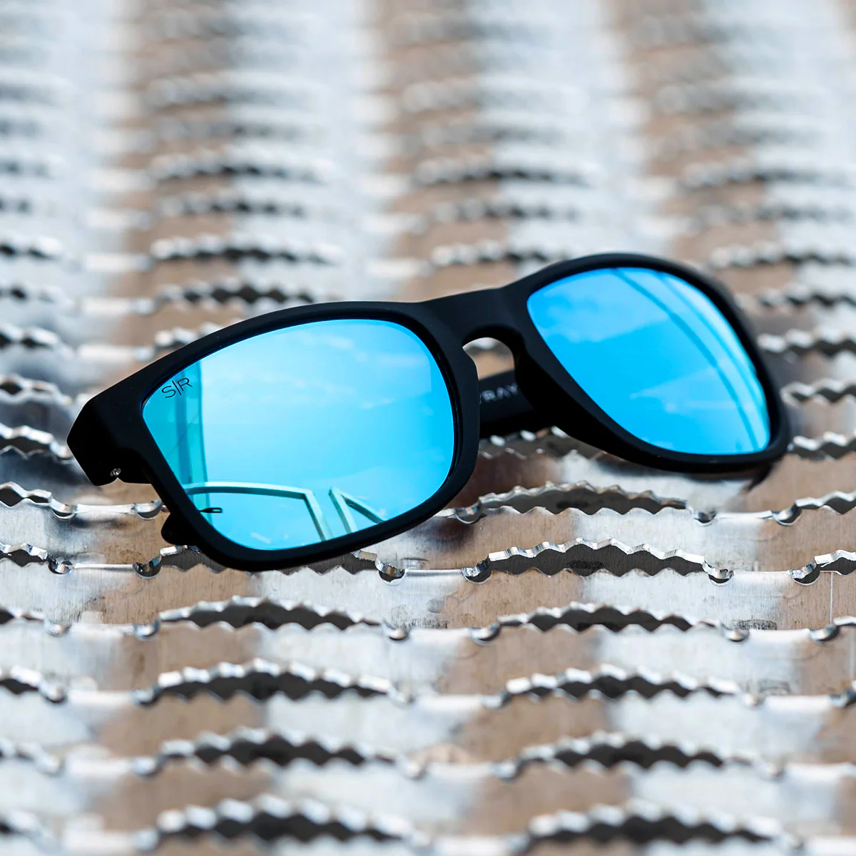 85-titan-black-glacier-polarized-5.webp Titan - Black Glacier Polarized
